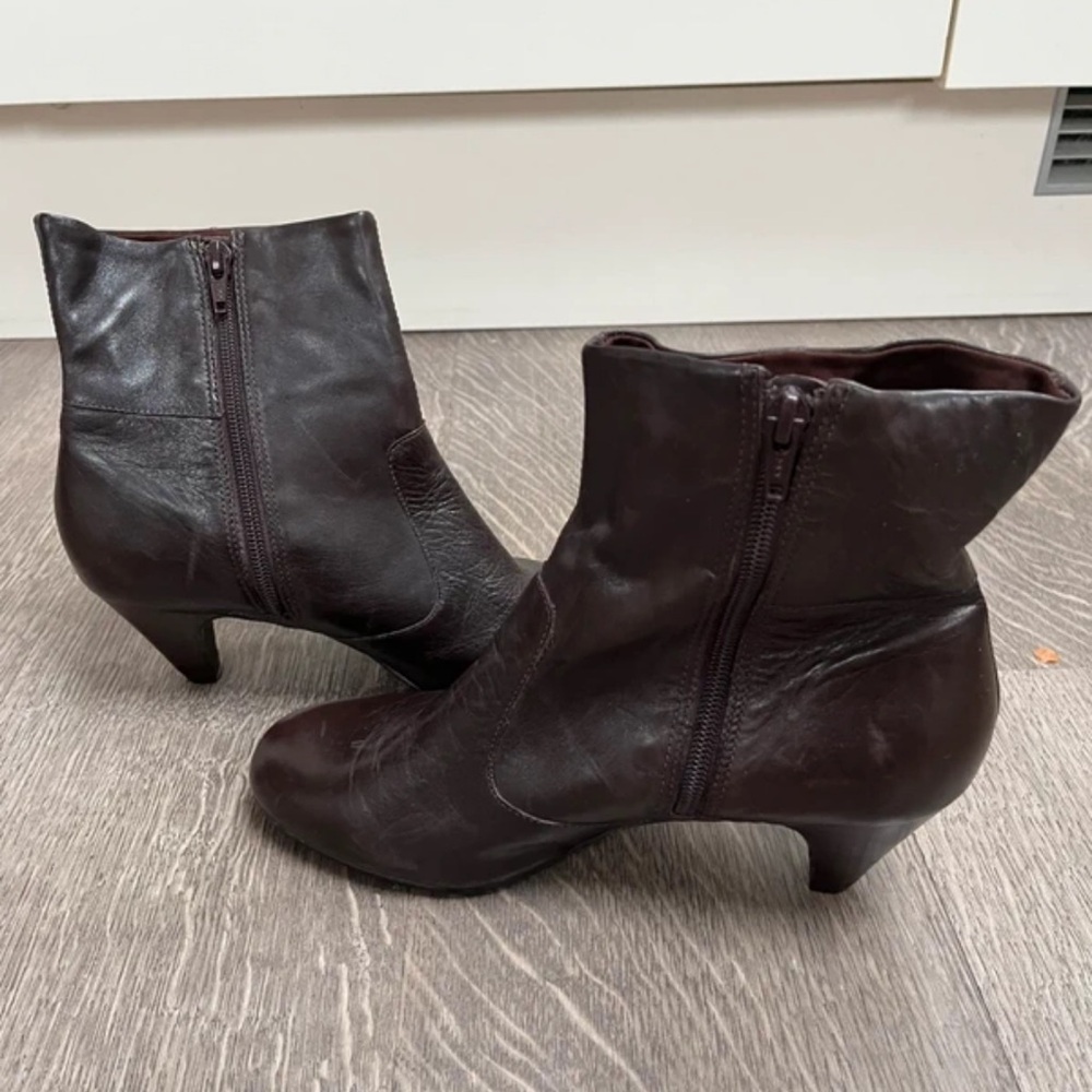 Elegant Dark Brown Leather Heeled Boots